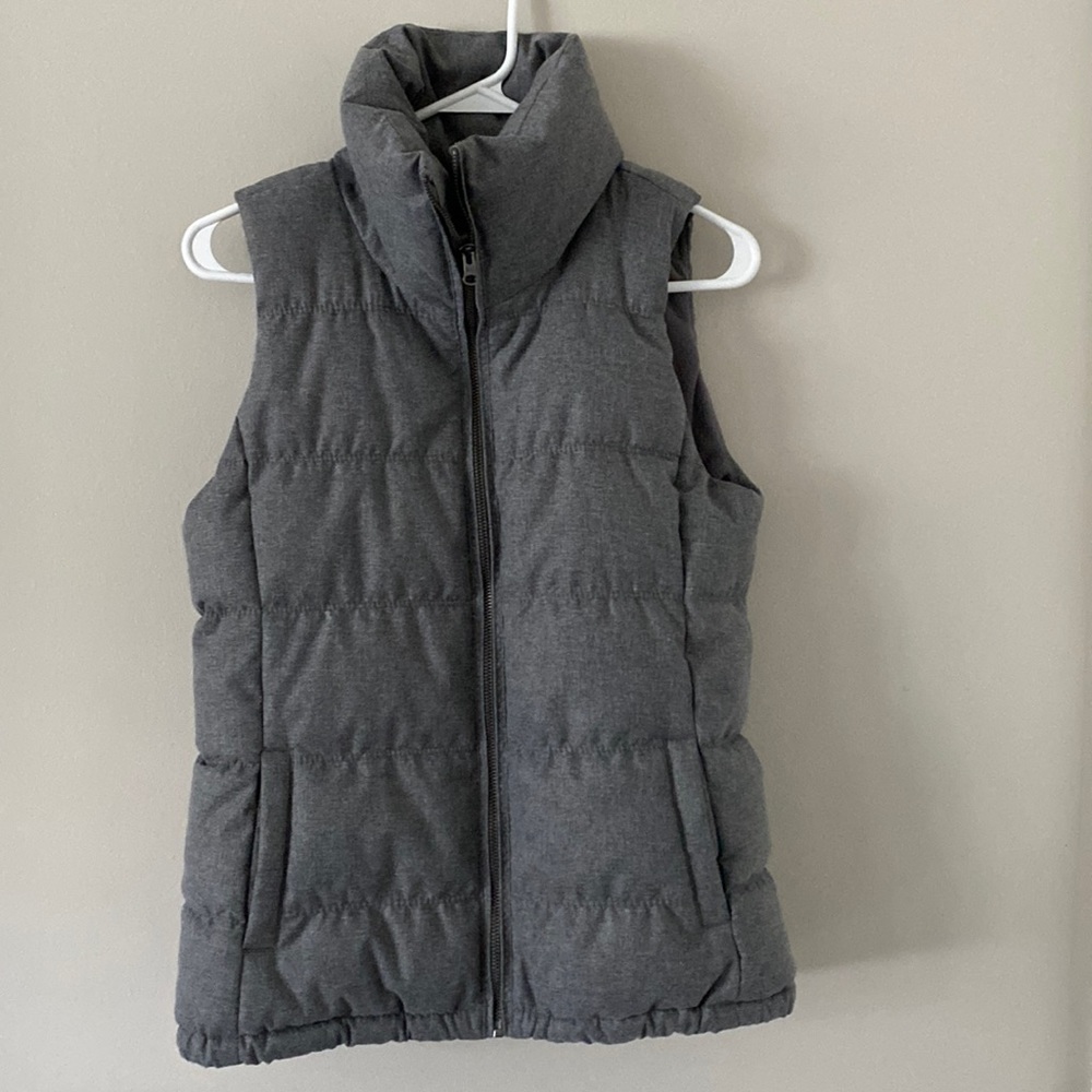 NWOT Old navy puffer vest gray